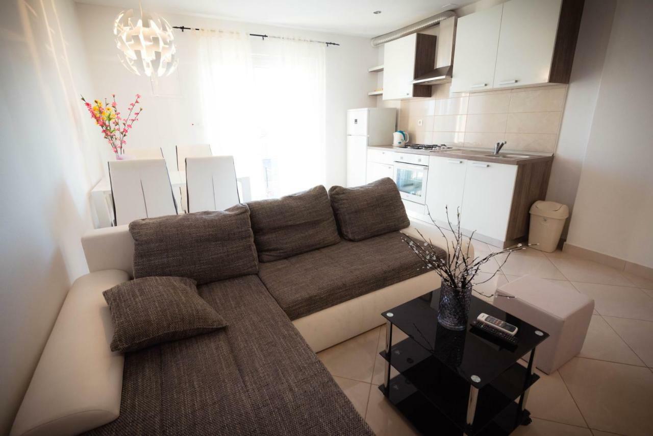 Apartments Nakic 希贝尼克 外观 照片