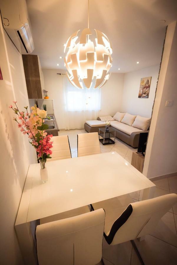 Apartments Nakic 希贝尼克 外观 照片